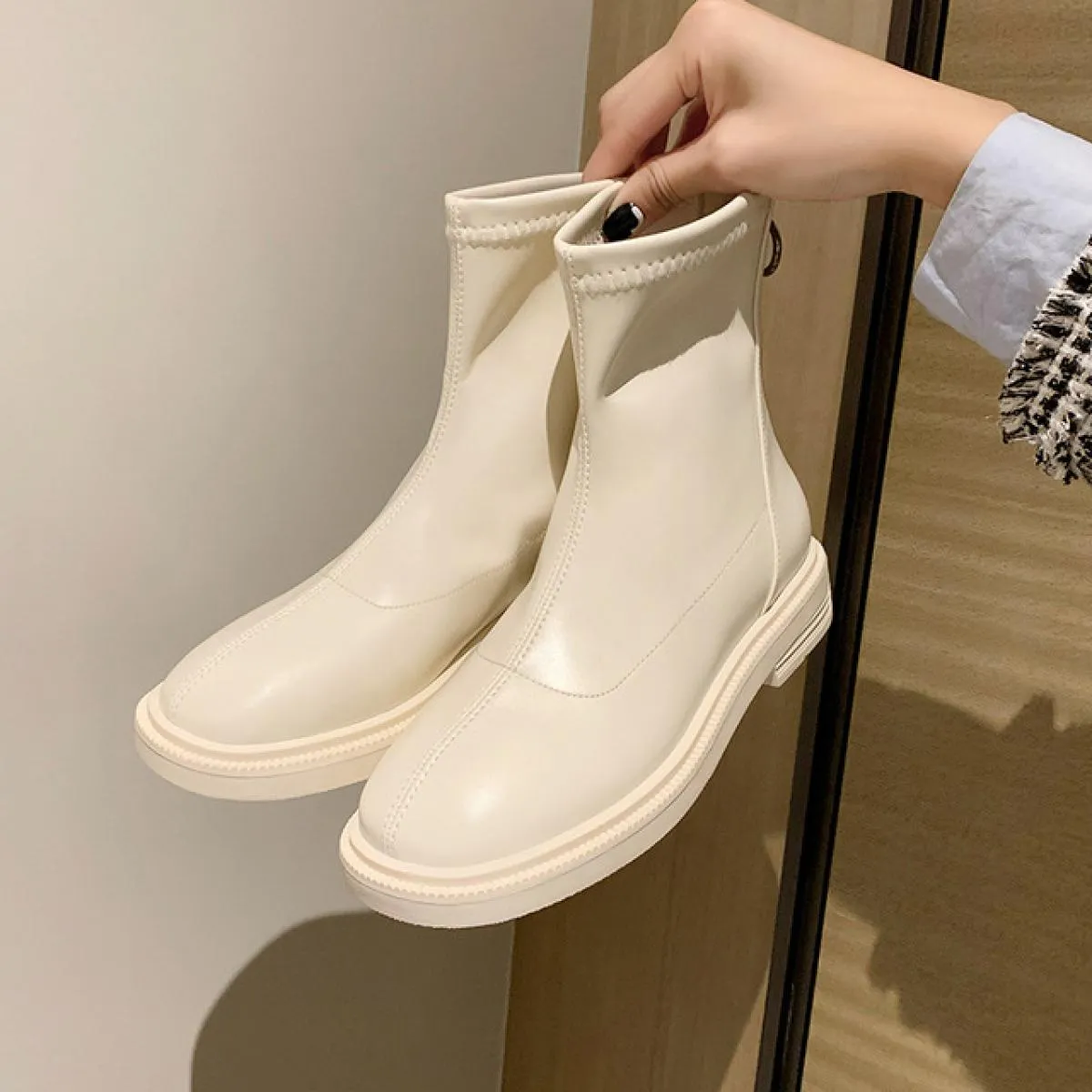 Scarpe da donna di marca Stivali da donna Tacco piatto Punta tonda Moda 2022 Autunno a metà polpaccio Basso a metà polpaccio Gom